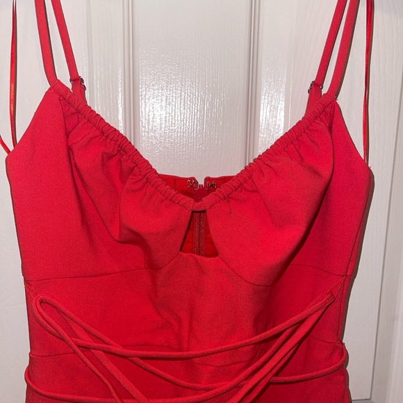 LIKELY
Kiki Cut-Out Trumpet Midi-Dress - Picture 4 of 8